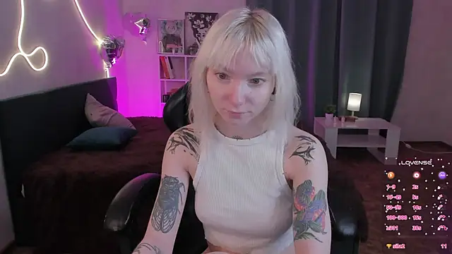 Snapshot of tattoo_art_baby chatting on 05.05.26 tattoo art baby online show from 05.05.26