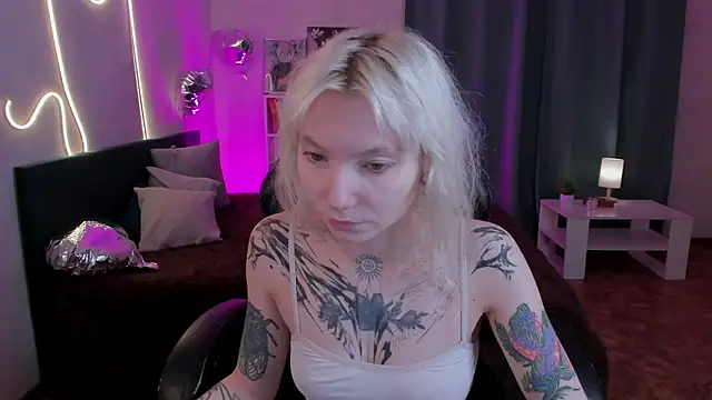 Snapshot of tattoo_art_baby chatting on 05.27.26 tattoo art baby online show from 05.27.26