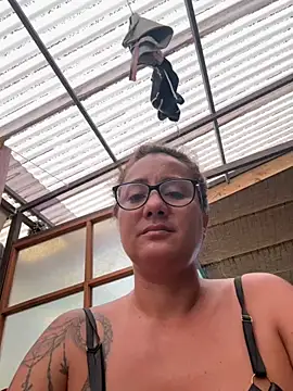 Snapshot of Vahine_tahiti987 chatting on 10.02.25 Vahine tahiti987 online show from 10.02.25