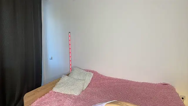 Snapshot of Rebel_Angel_ chatting on 09.16.25 Rebel Angel online show from 09.16.25