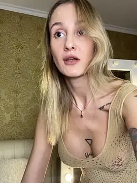 Snapshot of RosieBlossom chatting on 10.15.25 RosieBlossom online show from 10.15.25