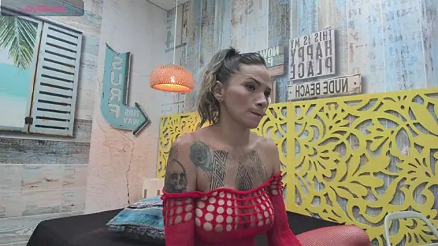 Snapshot of Kaya_Tate chatting on 10.20.25 Kaya Tate online show from 10.20.25