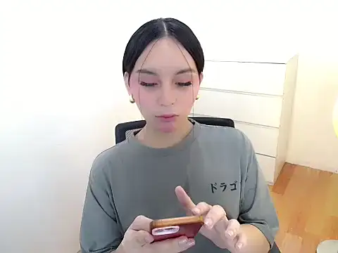 Snapshot of holly_tabby chatting on 09.11.25 holly tabby online show from 09.11.25