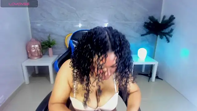 Snapshot of risada_temptation_s chatting on 10.04.25 risada temptation s online show from 10.04.25