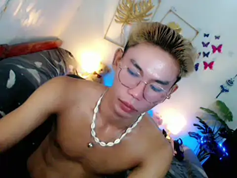 Snapshot of naughty_rence chatting on 05.14.26 naughty rence online show from 05.14.26