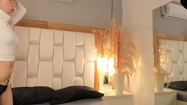 Daphne And Roger online show from 09.11.25