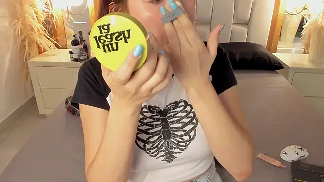 Daphne And Roger online show from 09.13.25