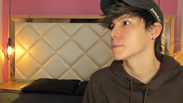 Daphne And Roger online show from 09.18.25