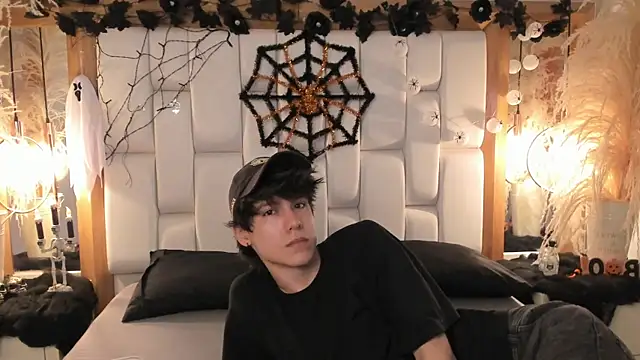 Daphne And Roger online show from 10.07.25