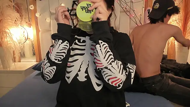 Daphne And Roger online show from 10.14.25