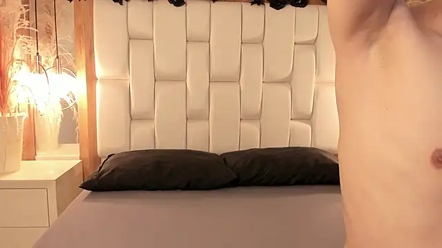 Daphne And Roger online show from 11.10.25