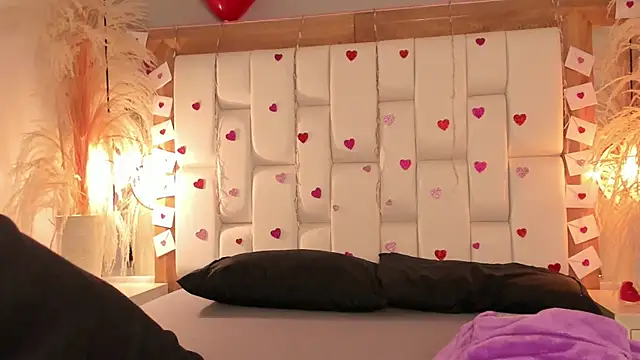 Snapshot of Daphne_And_Roger chatting on 02.16.26 Daphne And Roger online show from 02.16.26