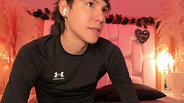 Snapshot of Daphne_And_Roger chatting on 02.28.26 Daphne And Roger online show from 02.28.26