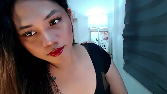 Snapshot of scarlett_brownx69 chatting on 11.25.25 scarlett brownx69 online show from 11.25.25