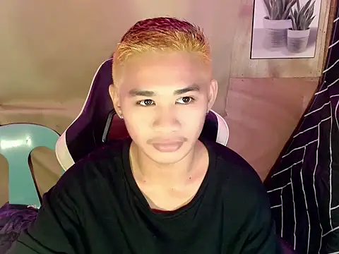 Snapshot of asianhardcock25 chatting on 09.15.25 asianhardcock25 online show from 09.15.25