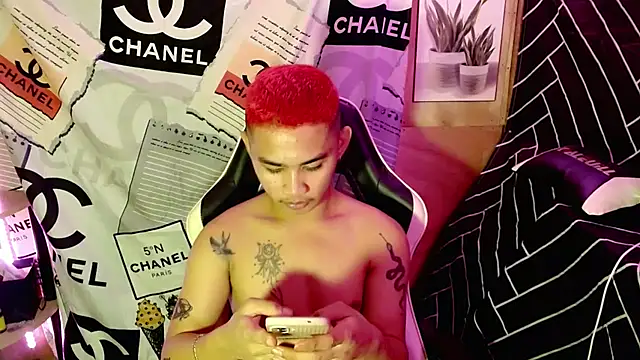 Snapshot of asianhardcock25 chatting on 09.29.25 asianhardcock25 online show from 09.29.25