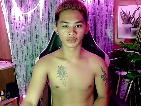 Snapshot of asianhardcock25 chatting on 10.20.25 asianhardcock25 online show from 10.20.25