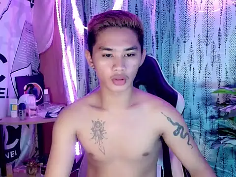 Snapshot of asianhardcock25 chatting on 10.25.25 asianhardcock25 online show from 10.25.25