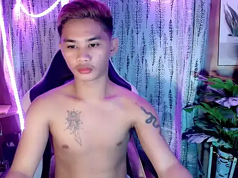 Snapshot of asianhardcock25 chatting on 10.27.25 asianhardcock25 online show from 10.27.25