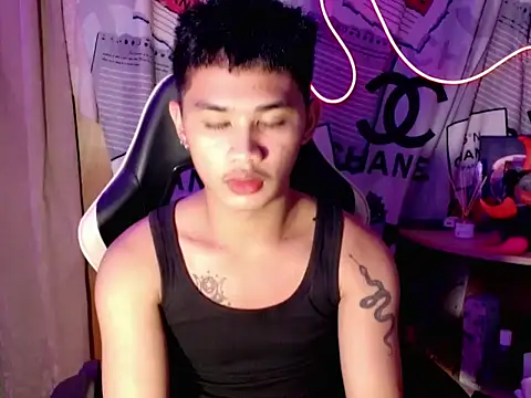 Snapshot of asianhardcock25 chatting on 11.04.25 asianhardcock25 online show from 11.04.25