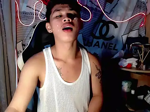 Snapshot of asianhardcock25 chatting on 11.10.25 asianhardcock25 online show from 11.10.25