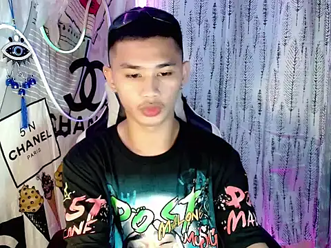 Snapshot of asianhardcock25 chatting on 11.15.25 asianhardcock25 online show from 11.15.25