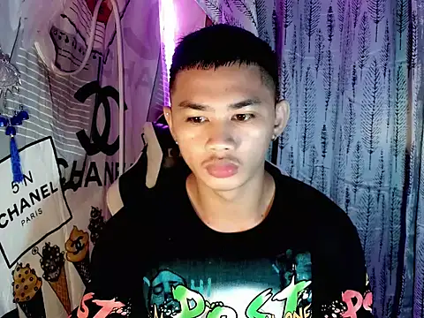 Snapshot of asianhardcock25 chatting on 11.16.25 asianhardcock25 online show from 11.16.25