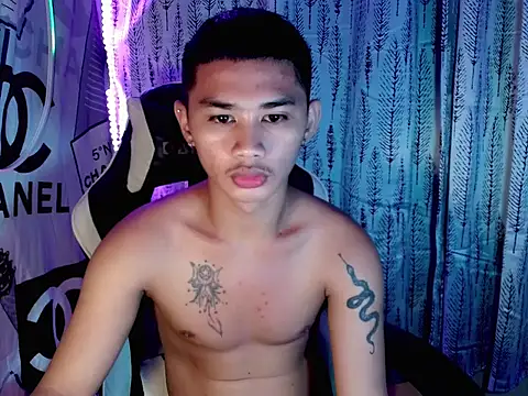 Snapshot of asianhardcock25 chatting on 11.21.25 asianhardcock25 online show from 11.21.25