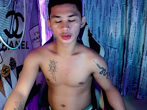 Snapshot of asianhardcock25 chatting on 11.22.25 asianhardcock25 online show from 11.22.25