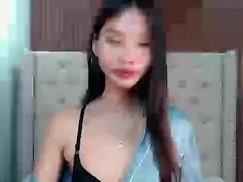 Snapshot of universal_slutt chatting on 10.04.25 universal slutt online show from 10.04.25