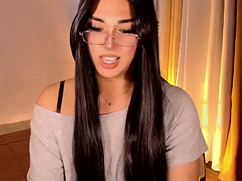 Snapshot of magnificent_kitana chatting on 05.22.26 magnificent kitana online show from 05.22.26