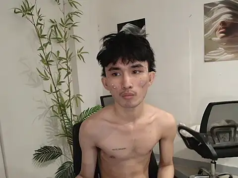 Snapshot of twink_pinoy chatting on 06.24.26 twink pinoy online show from 06.24.26