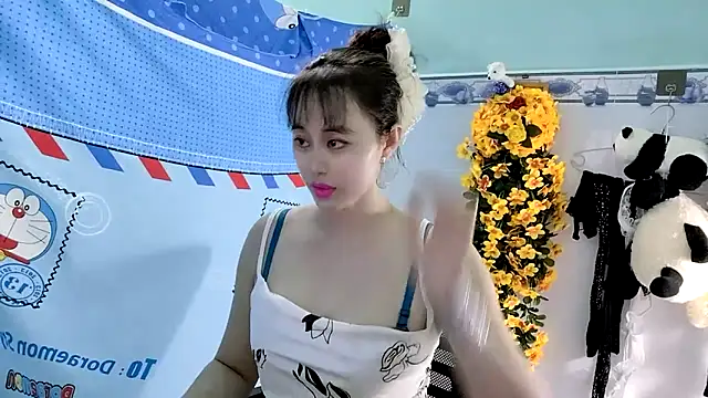 Snapshot of emgaixinhngoan chatting on 10.02.25 emgaixinhngoan online show from 10.02.25