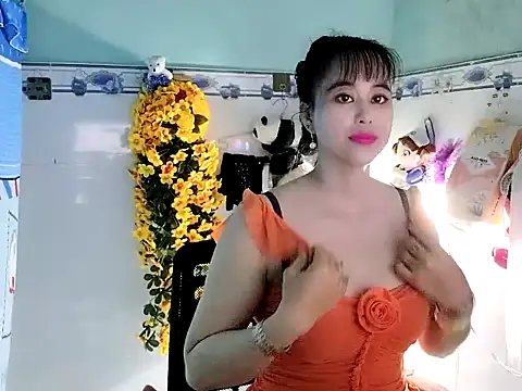 Snapshot of emgaixinhngoan chatting on 10.05.25 emgaixinhngoan online show from 10.05.25