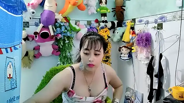 Snapshot of emgaixinhngoan chatting on 10.30.25 emgaixinhngoan online show from 10.30.25