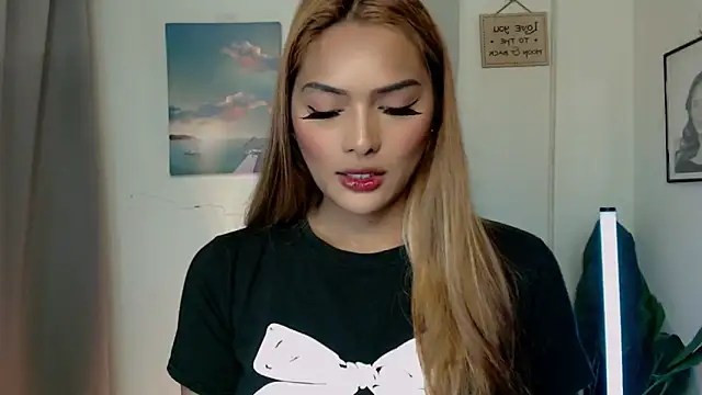 Snapshot of Wena_Larson88 chatting on 09.18.25 Wena Larson88 online show from 09.18.25