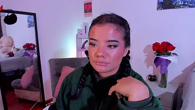 Shophie thoopson online show from 06.04.26