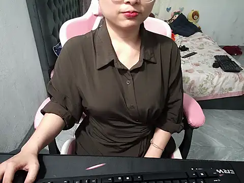 Snapshot of Ori-Yannie chatting on 10.15.25 Ori-Yannie online show from 10.15.25