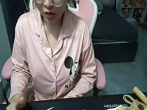 Snapshot of Ori-Yannie chatting on 12.20.25 Ori-Yannie online show from 12.20.25