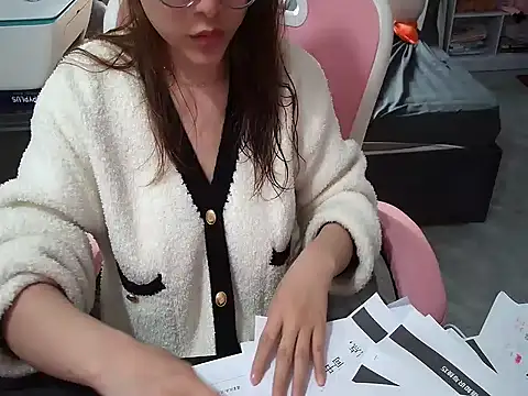 Snapshot of Ori-Yannie chatting on 02.20.26 Ori-Yannie online show from 02.20.26