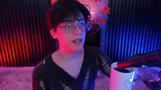 Snapshot of luixdust_ chatting on 09.30.25 luixdust online show from 09.30.25