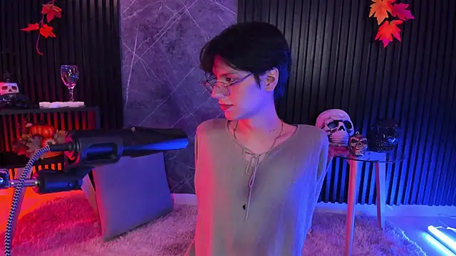 Snapshot of luixdust_ chatting on 10.22.25 luixdust online show from 10.22.25