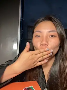 D2sweet online show from 10.31.25