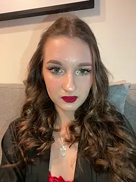 Snapshot of AdelinaEmber chatting on 09.18.25 AdelinaEmber online show from 09.18.25