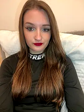 Snapshot of AdelinaEmber chatting on 10.08.25 AdelinaEmber online show from 10.08.25