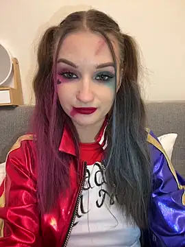 Snapshot of AdelinaEmber chatting on 10.31.25 AdelinaEmber online show from 10.31.25