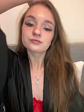 Snapshot of AdelinaEmber chatting on 11.22.25 AdelinaEmber online show from 11.22.25