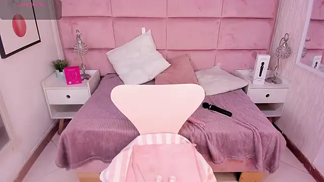 Janah Myers online show from 10.27.25