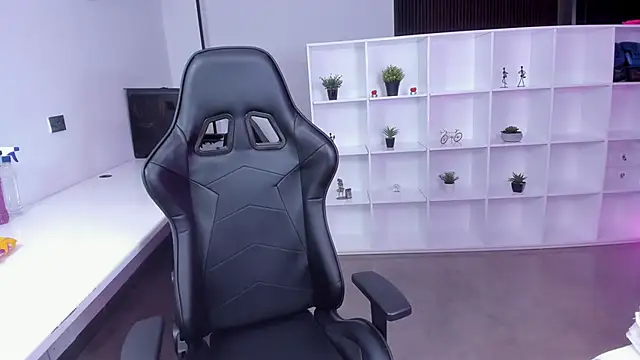 Snapshot of megan_bigboobs_ chatting on 10.29.25 megan bigboobs online show from 10.29.25