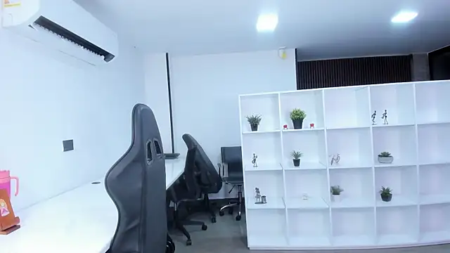 Snapshot of megan_bigboobs_ chatting on 11.13.25 megan bigboobs online show from 11.13.25